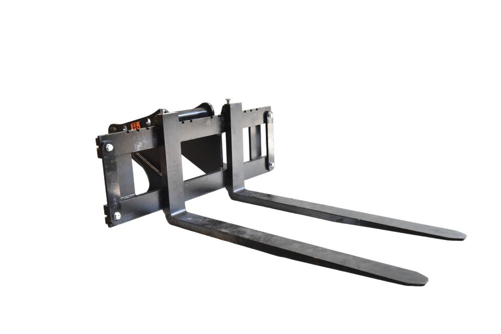 Palettengabel für Bagger im Einsatz, ideal für schwere Lasten und präzise Arbeiten, erhältlich bei Heinz Baumaschinen.